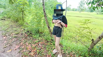 Sensasi Thai: Gadis Manis Pamer Kemesraan Di Pinggir Jalan Dengan Suara Menggoda