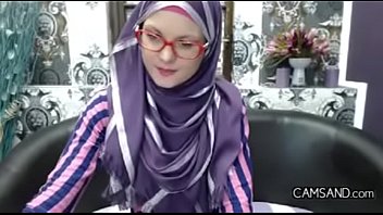 Pemudi Arab Menggoda Dengan Hijabnya Yang Seksi