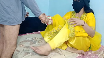 Desi Bhabhi Berdress Kuning, Nungging Dan Ngewe Cowgirl Tanpa Kondom, Pussy-nya Goyang Ganas!