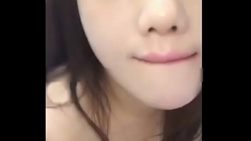Remaja Cina Menggoda Dengan Blowjob Panas