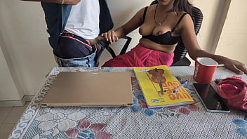 Bokep India: Tante Girang Hot Digebuki Ganas Di Kantor Saat Lagi Kerja