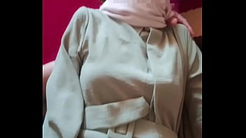Kakak Tiri Berhijab Dibongkar Saat Lebaran