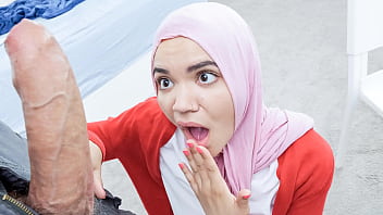 Adik Tiri Berhijab Rela Lakukan Apa Saja Demi Modal Dari Kakak Tirinya – Nafsu Membara