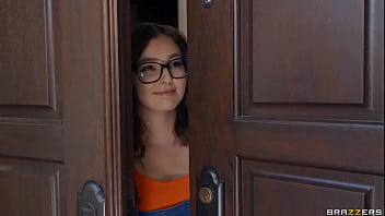 Makan Siang Panas Dengan Ibu Tiri Ganas – Lexi Luna, Leana Lovings, Chloe Surreal / Brazzers / Tonton Lengkap Di Www.zzfull.com/steps