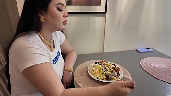 Kakak Tiri Turki Bergoyang Ganas Digencet Adik Tiri Usai Makan Siang – Film Panas Amatir
