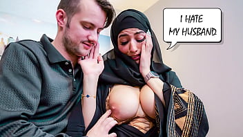 Debt Collector Ngentot Istri Muslim Sampai Ludes Untuk Bayar Utang – Aaliyah Yasin, Marcus London, Sam Bour