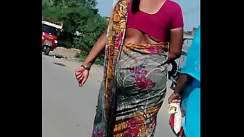 Paha Mulus Menggoda Di Balik Saree