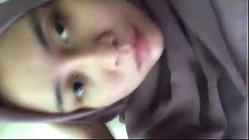 Terselubung Dalam Jilbab, Menggoda Dengan Karier Solo Yang Memikat