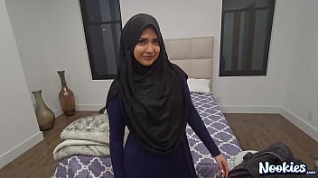Malam Panas Dengan Maribel Berhijab, Aku Yang Menikmati Tubuhnya (pov)