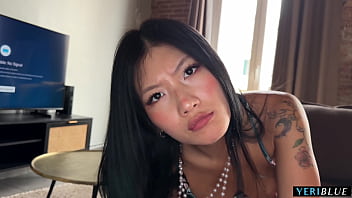 Kakak Tiriku Dari China Ketahuan Lagi Kirim Foto Bugil!