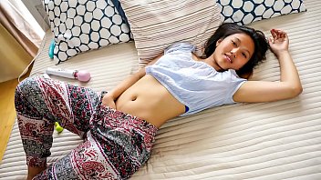 Petualangan Orgasme – May Thai, Si Gadis Asia Yang Seksi, Mengejar Klimaks Liar Dengan Getaran Vibrator