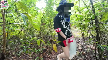 Gadis Desa Thailand Memamerkan Kemolekan Tubuhnya Di Pinggir Sawah
