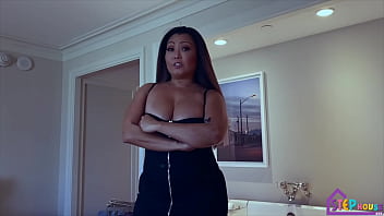 Ibu Tiri Asia Menggoda Dan Menghisap Kontol Anak Tirinya – Trailer