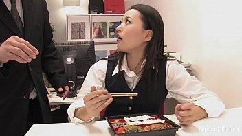 Tante Kantor Jepang Yang Suka Menghisap Kontol