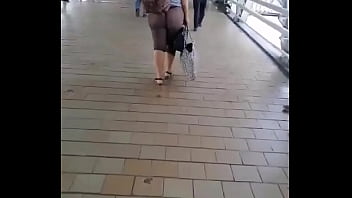 Mamerika Tiongkok Memamerkan Pantatnya Yang Menggoda