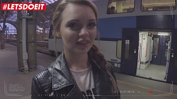 Emily Thorne Dan Charlie Dean – Bermain Mesra Dengan Gadis Rusia Cantik Di Luar Negeri
