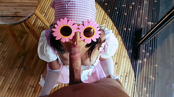Gadis Asia Pembantu Rumah Tangga Memohon Untuk Seks Anal