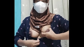 Gadis Berhijab Manis Memuaskan Nafsunya Sendiri Saat Rumah Dalam Keadaan Sepi