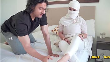 Gadis Muslimah Berpayudara Besar Yang Patuh Dihardcore Dengan Cowok Desi