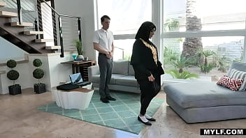 Milf Arab Menggila Menantikan Kontol Muda Kylie Kingston