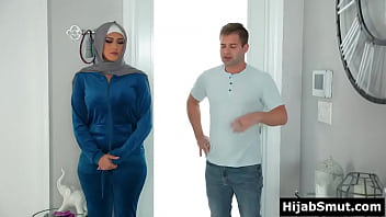 Gadis Muslimah Perawan Digerogoti Tetangga Hingga Puas