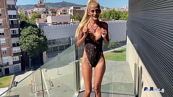 Gadis Kuba Cantik Dan Seksi Ini Gemetar Saat Mengisap Di Depan Umum, Lalu Meminta Susu Untuk Ditumpahkan Di Payudara Besarnya Yang Menggairahkan. Gabriela Flores Dan Victor Bloom.