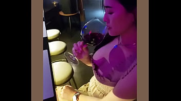 Model Tiongkok Mandi Sperma Usai Syuting Video Panas