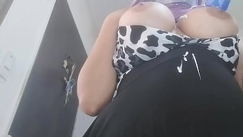 Arab Terseksi Berhijab, Istri Nakal Tampilkan Pantat Dan Muncrat Di Webcam Demi Uang