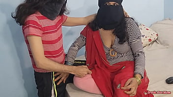 Moga Pacarmu Nggak Sepanas Ini, Ngentot Memek Desi India-nya Yang Sempit Sambil Dia Pake Hijab Muslim Dengan Erangan Panas Dalam Bahasa Hindi Yang Bikin Greget