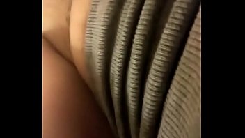 Nadyia Saint Si Gadis Nakal Yang Berubah… Baik? Kakak Tiri Menangkap Adik Tirinya Yang Seksi Dan Mungil Sedang Asyik Sendiri Dengan Webcam, Seberapa Jauh Mereka Melangkah Saat Ibu Dan Ayah Tiri Tidak Ada Di Rumah