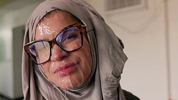 Wanita Berhijab Cosplay Dihardcore Wajahnya Oleh Milf Amerika