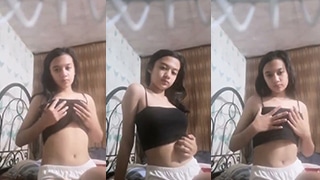 Gadis Smp Cantik Mengocok Memeknya Yang Basah