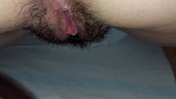 Kakak Tiri Pertama Kali Meraba Memek Basah Adik Tirinya