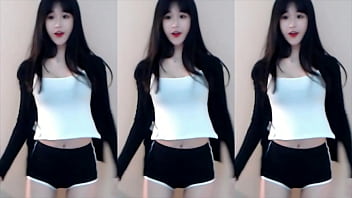 Em Gái Trung Khoe Thân Hình Nóng Bỏng Trên Tàu Lượn Siêu Tốc