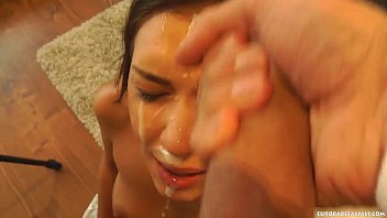Gadis Rusia Dikocok Tengkoraknya Kontol Raksasa Sebelum Wajahnya Dibanjiri Sperma Monster