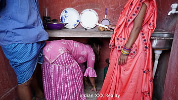 Desi Saali Ki Garam Chudai Rasoi Mein