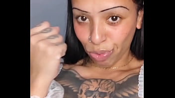 Empregadinha Safada Guiando Sua Punheta Até Gozar Nos Meus Peitos Gostosos, Vem Assistir