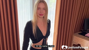 Gadis Rusia Seksi Melahap Kontol Kerasku Dengan Penuh Gairah