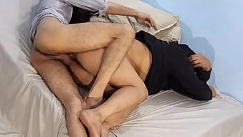 Bhabhi Manis Berjilbab Dikentot Keras Sampai Menjerit-jerit Nikmat