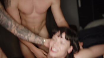 Mia Stone Dihardcore Empat Pria Spanyol, Dua Kontol Besar Menusuk Vagina Dan Tenggorokannya Dalam-dalam