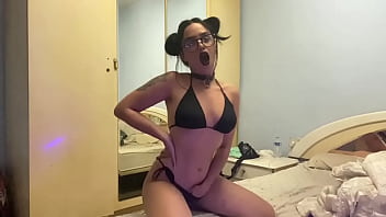 Colegiala Traviesa Se Sale De Clases Para Calentar La Pantalla En Un Directo Ardiente. Parte 1