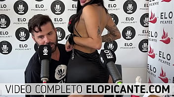 China Kanuttsen Menyerahkan Celana Dalamnya Yang Seksi Untuk Elo Podcast