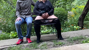 Anak Tiri Mesum Mengintip Ibu Tirinya Masturbasi Di Taman Umum