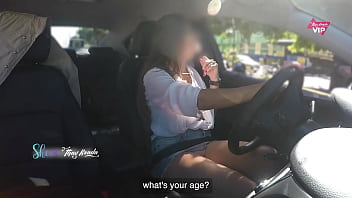 Istri Seksi Tanpa Celana Dalam Minta Petunjuk Jalan Dan Membiarkan Pria Asing Meraba-raba Tubuhnya
