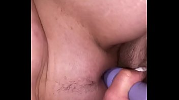 Menggoyang Kontol Gede Kakak Tiriku