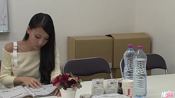 Gadis Jepang Ren Azumi Tergila-gila Menelan Dua Kontol Ganteng