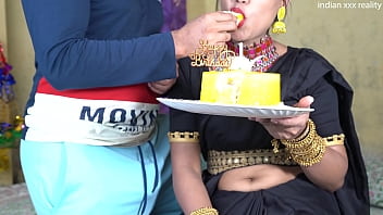 Meri Garmi Bhara Janmadin Chudai Ka Maza Lo, Saali Indian Step Mom Tere Saath