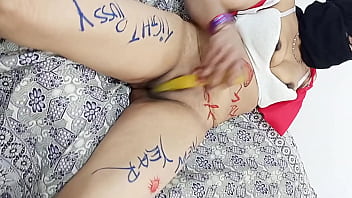 Pesta Tahun Baru Dan Natal, Dildo Menggila Menusuk Lubang Besar Dan Memeknya Yang Mengenakan Gaun Merah, Kutang Putih, Dan Jilbab Hitam