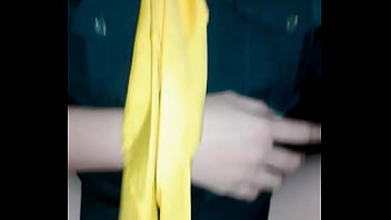 น้องเนตรนารีขอหยิบควยเพื่อนชายมาเขี่ยหีตัวเองจนเสร็จ เลยตอบแทนด้วยการให้เพื่อนฉีดน้ำกามใส่ในหีจนไหลเลอะเทอะ