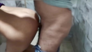 Gairah Di Kamar Mandi: Arab Tante Panas Menggila Dengan Kontol Besar